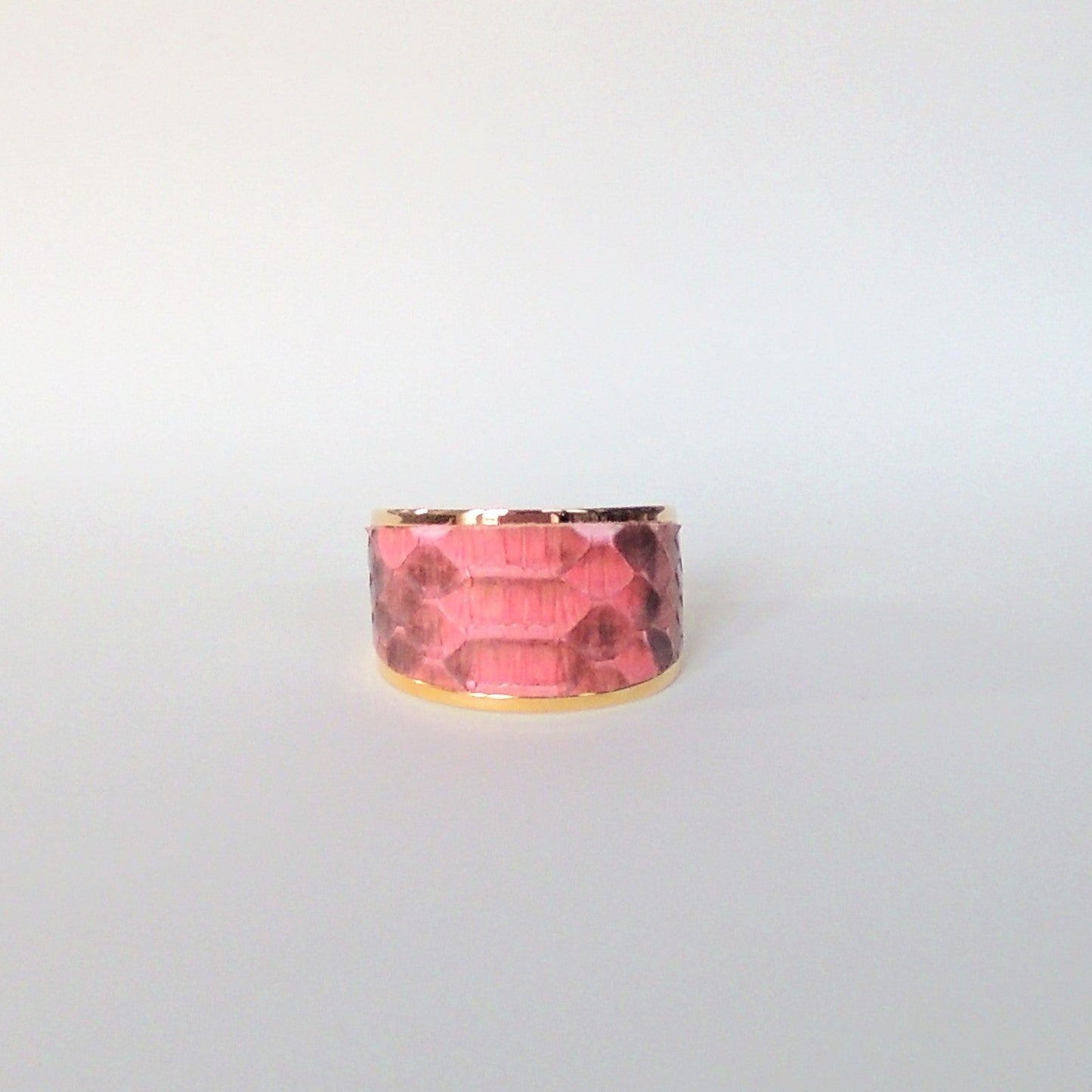 Brazalete de serpiente pitón natural rosa y oro